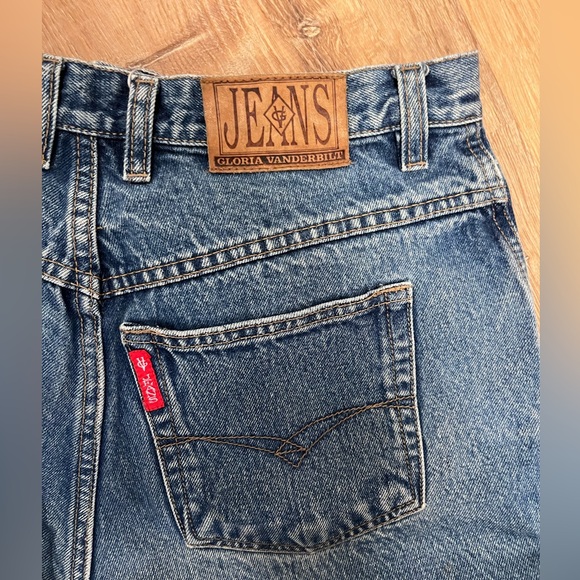 Vintage Gloria Vanderbilt denim jean shorts - Picture 1 of 4
